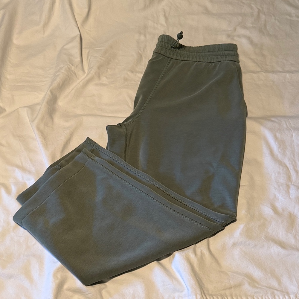 Lululemon Softstreme cropped pants